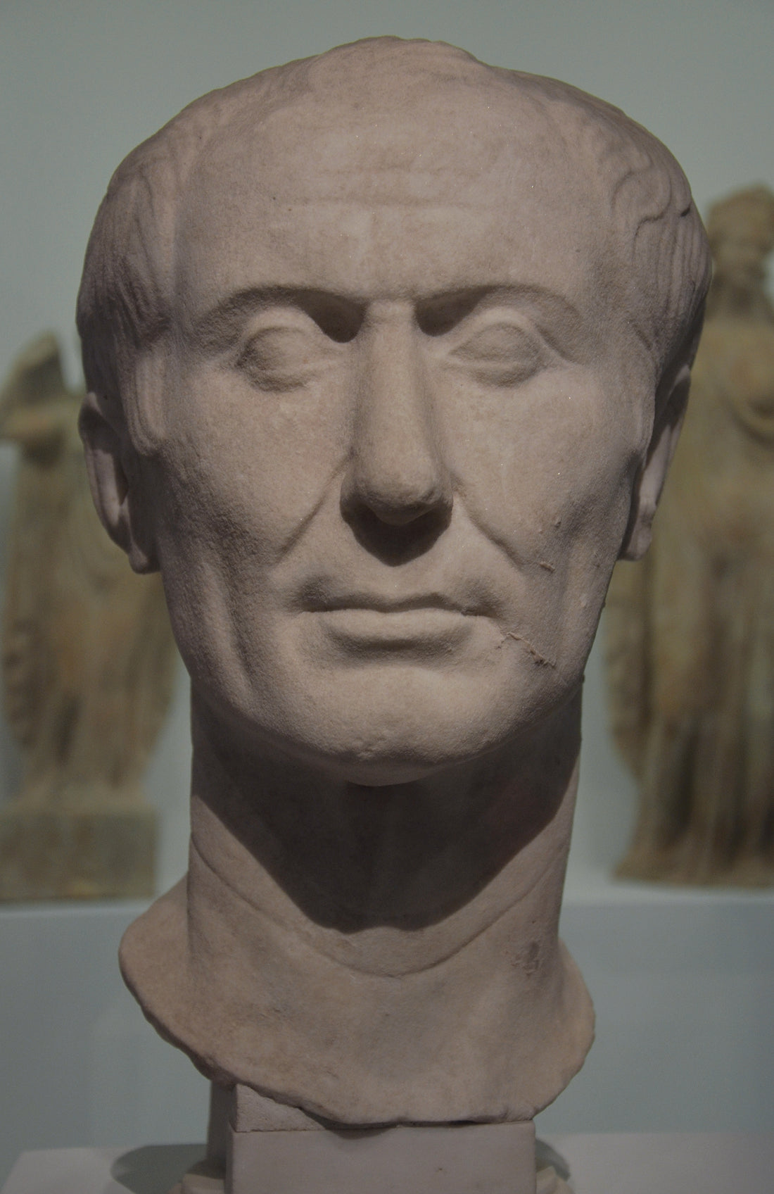 The Tusculum portrait, a marble portrait type associated with Julius Caesar